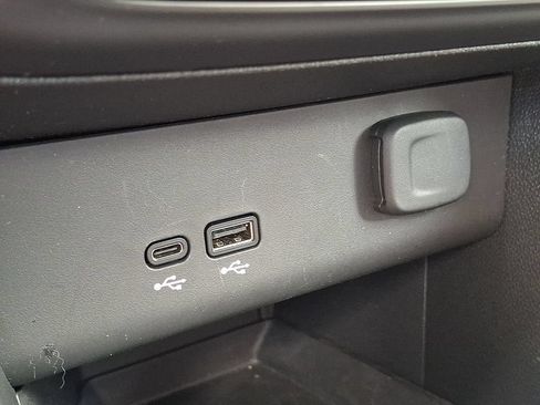 Certified 2024 Buick Encore GX Preferred w/ Comfort Package FWD image 25