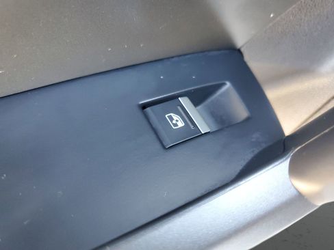 Used 2025 Audi Q3 2.0T Premium w/ Black Optic Sport Package image 16