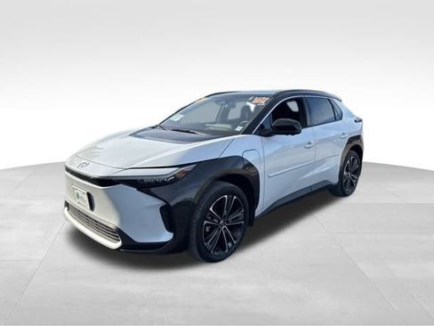 Used 2023 Toyota bZ4X XLE image 3