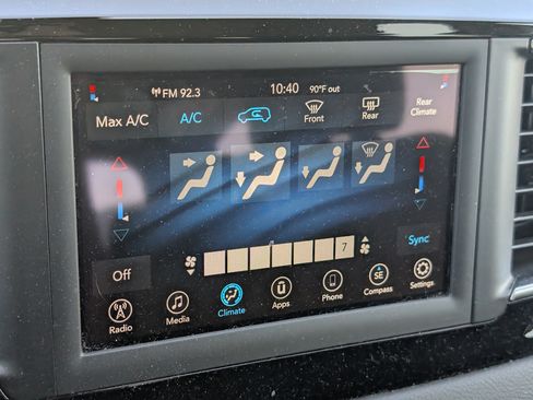 Used 2019 Chrysler Pacifica LX FWD image 10