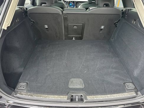 Used 2025 Volvo XC60 B5 Plus AWD/4WD image 19