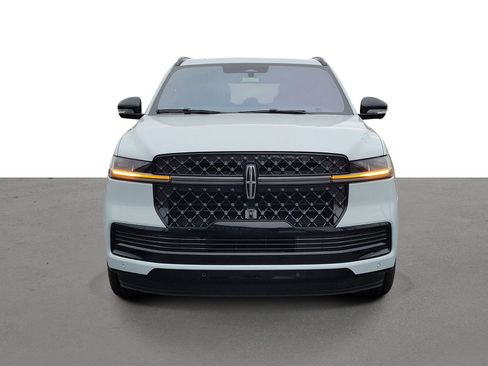 New 2025 Lincoln Navigator L Reserve image 2