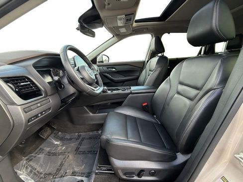 Used 2023 Nissan Rogue SL w/ SL Premium Package image 9