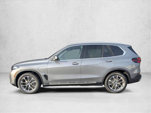 Used 2026 BMW X5 xDrive50e AWD/4WD image 9