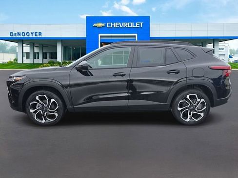 New 2026 Chevrolet Trax RS w/ Sunroof Package FWD image 9