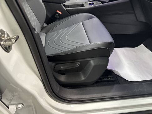 New 2025 Volkswagen Tiguan SE image 37