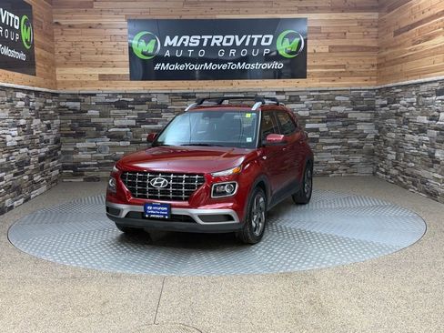 Used 2024 Hyundai Venue Limited image 4