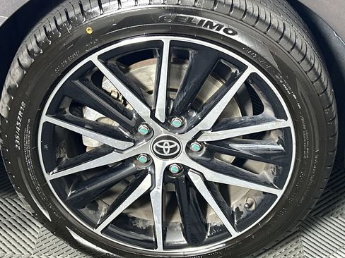 Used 2024 Toyota Camry SE image 9