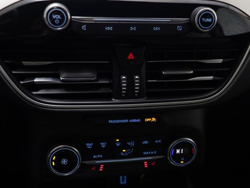 Used 2020 Ford Escape SE image 9