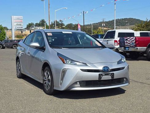 Used 2020 Toyota Prius LE AWD/4WD image 11
