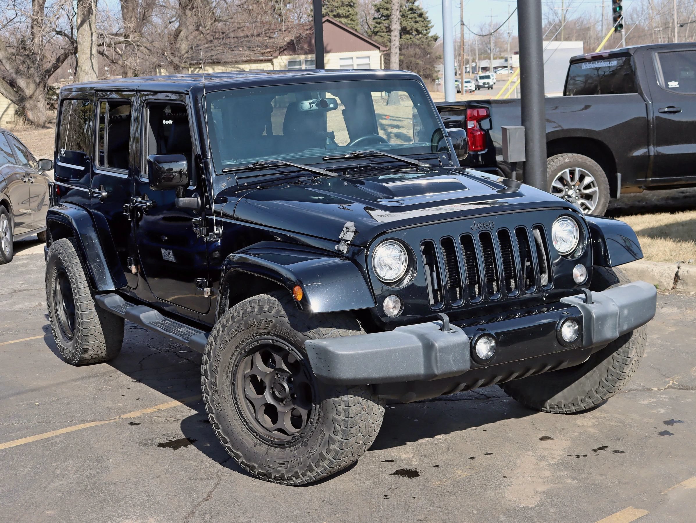 Used 2018 Jeep Wrangler Unlimited Sahara AWD/4WD image 8
