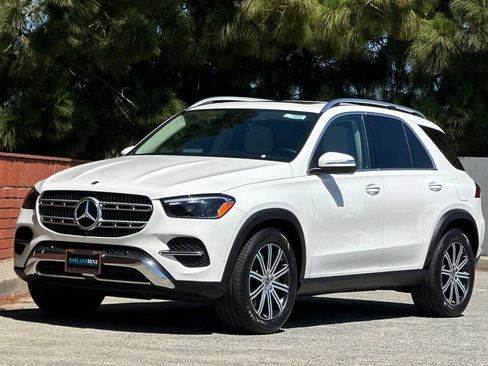 Certified 2025 Mercedes-Benz GLE 450e 4MATIC w/ Winter Package image 9