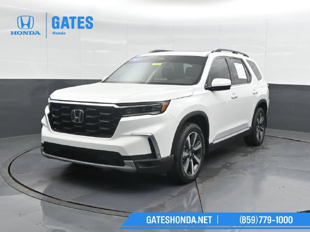 Certified 2025 Honda Pilot Touring image 6
