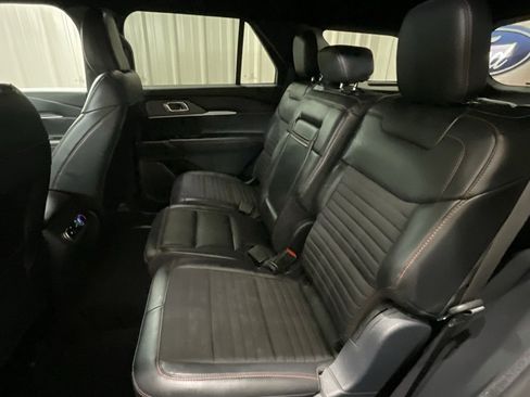 Used 2025 Ford Explorer ST-Line w/ ST-Line Street Pack image 11