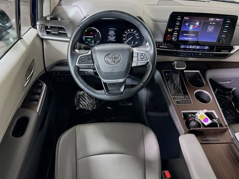 Certified 2024 Toyota Sienna XLE FWD image 20
