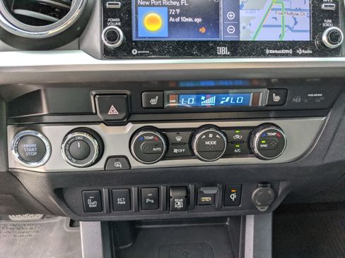 Used 2021 Toyota Tacoma Limited image 27