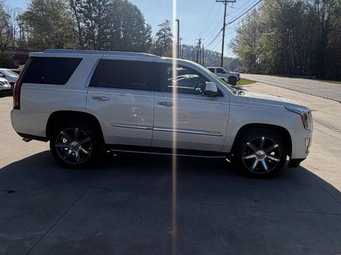 Used 2015 Cadillac Escalade Luxury image 6