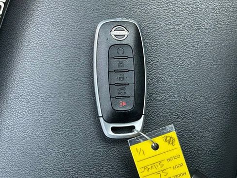 Used 2025 Nissan Pathfinder SL AWD/4WD image 35