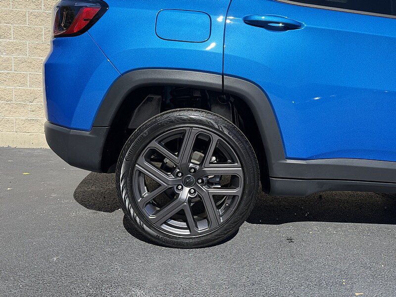 Used 2025 Jeep Compass Limited w/ Sun & Sound Group AWD/4WD image 8