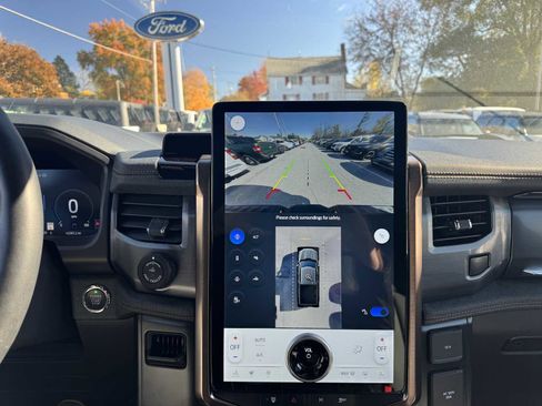 Used 2024 Ford F150 Lightning Lariat image 33