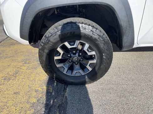 Used 2020 Toyota Tacoma TRD Off-Road image 9