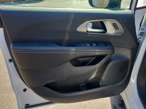 New 2026 Chrysler Pacifica Select image 23