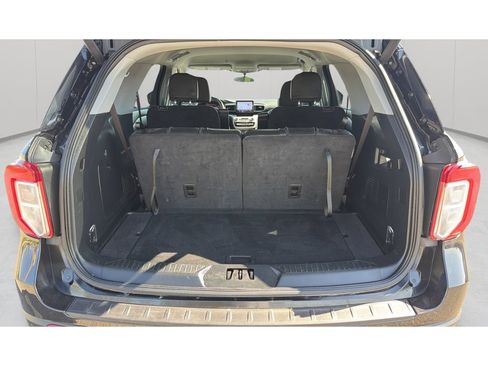 Used 2023 Ford Explorer XLT w/ Equipment Group 202A AWD/4WD image 19