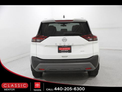 Used 2023 Nissan Rogue S AWD/4WD image 18