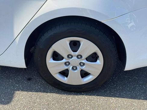 Used 2017 Kia Forte LX FWD image 8
