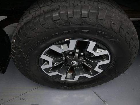 Used 2019 Toyota Tacoma TRD Off-Road image 39