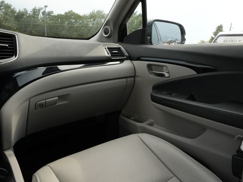 Used 2020 Honda Pilot Touring image 8