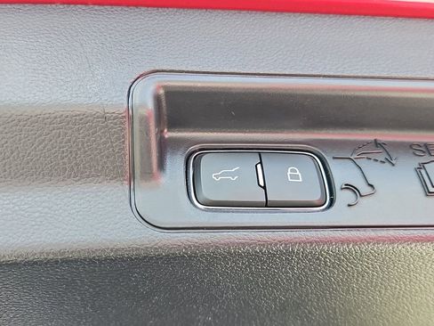 Used 2022 Ford Explorer XLT image 6