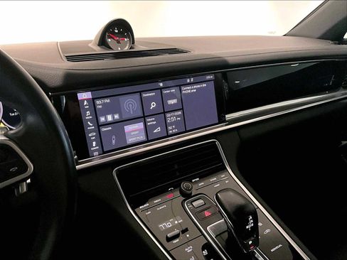 Used 2020 Porsche Panamera image 19