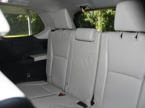 Used 2024 Toyota Grand Highlander Limited image 18