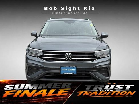 Used 2022 Volkswagen Tiguan SE AWD/4WD image 16