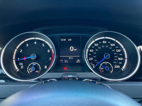 Used 2016 Volkswagen Golf R 4-Door image 16