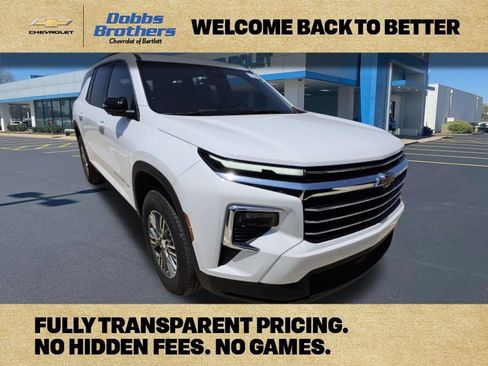 Used 2026 Chevrolet Traverse LT w/ Driver Confidence Package FWD image 1