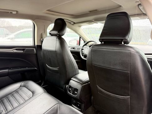 Used 2018 Ford Fusion SE image 21