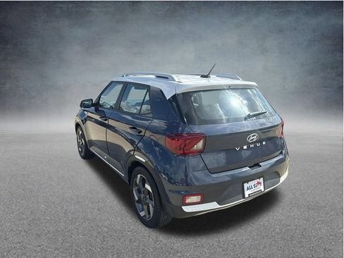 Used 2024 Hyundai Venue Limited FWD image 7