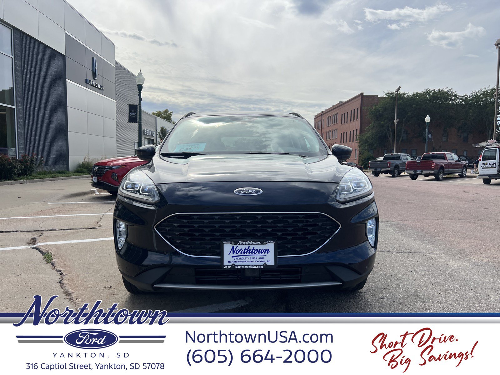 Used 2021 Ford Escape Titanium w/ Class II Trailer Tow Package AWD/4WD image 2