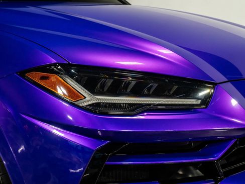 Used 2021 Lamborghini Urus image 3