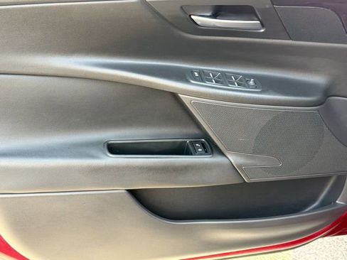 Used 2017 Jaguar XE image 21