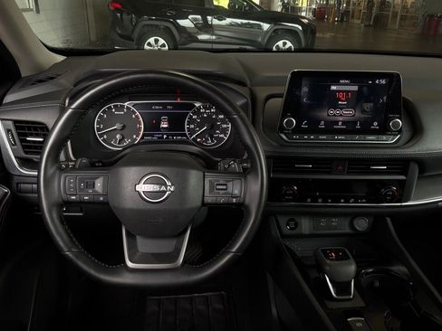Used 2025 Nissan Rogue SV FWD image 14
