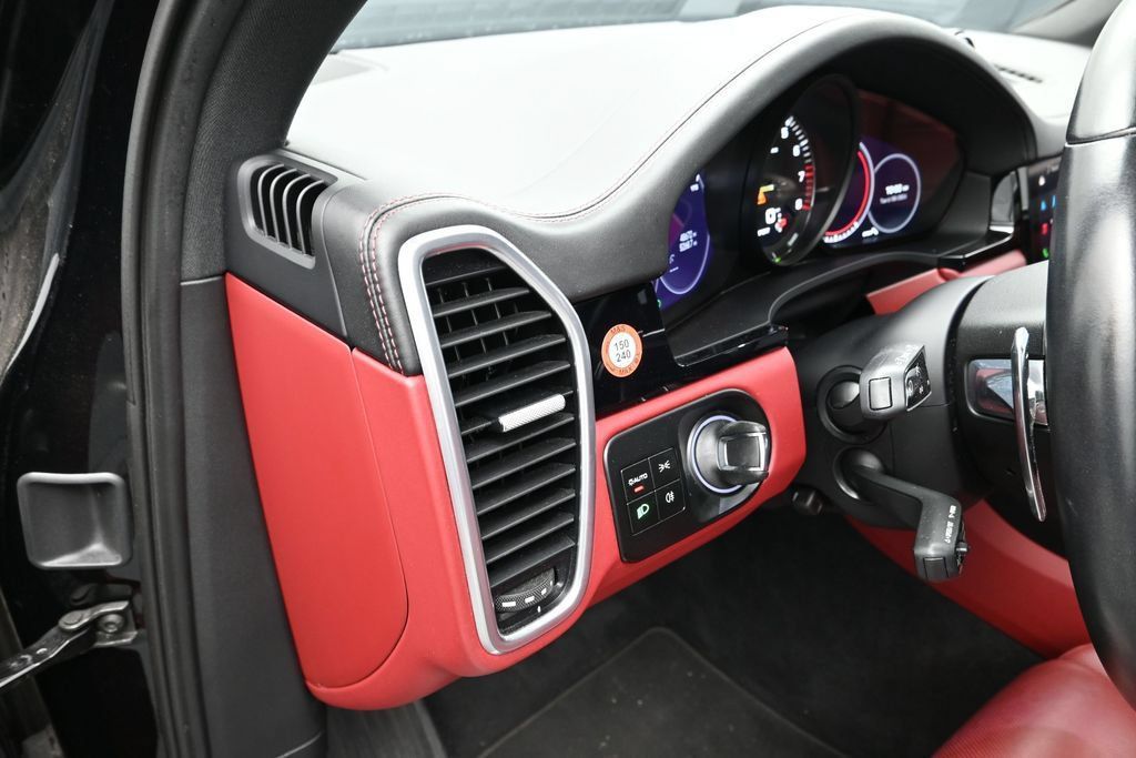Certified 2023 Porsche Cayenne Platinum Edition AWD/4WD image 15