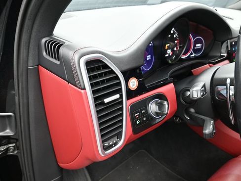 Certified 2023 Porsche Cayenne Platinum Edition AWD/4WD image 15