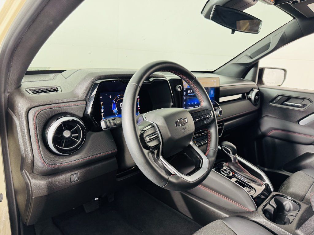 Used 2023 Chevrolet Colorado Z71 AWD/4WD image 8