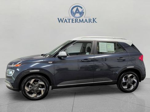 Used 2025 Hyundai Venue Limited FWD image 2