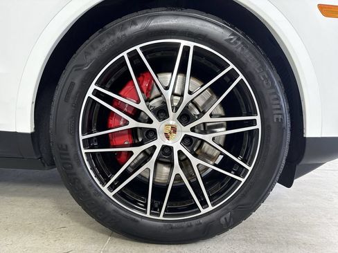 Certified 2025 Porsche Cayenne S AWD/4WD image 15