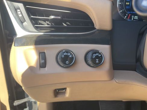 Used 2019 Cadillac Escalade ESV Platinum image 30