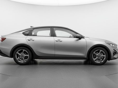 Used 2025 Kia K4 LXS image 11